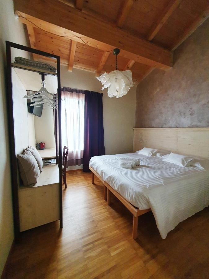Osteria E Locanda Del Viaggiatore Russi Exterior foto
